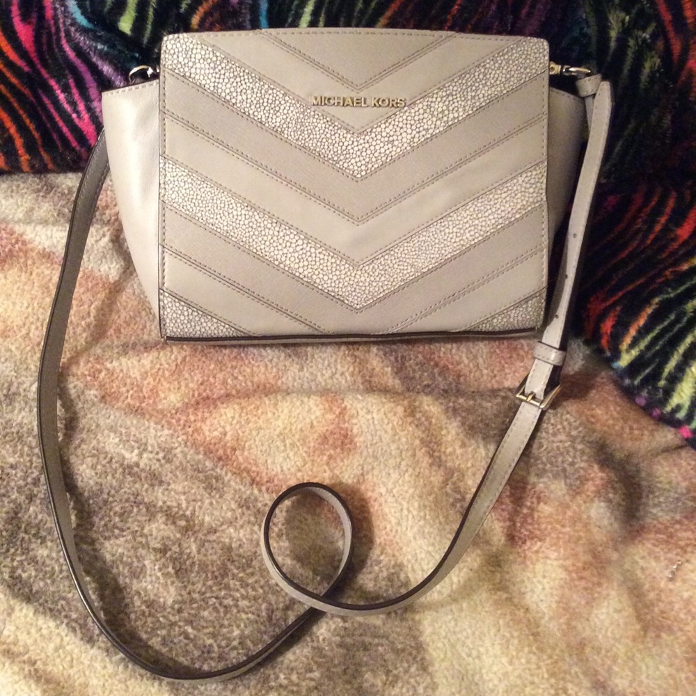 COPY - Michael kors purse **HAS FLAWS** see pictu…